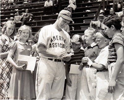 Obliging Fans Joe Hauser autographs souvenirs